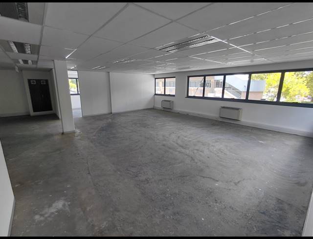 484M² OFFICE TO LET IN RANDJESPARK
